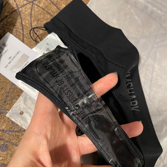 ‼️Sold‼️ Gymshark Bralette & Thong Black Small - Picture 7 of 7